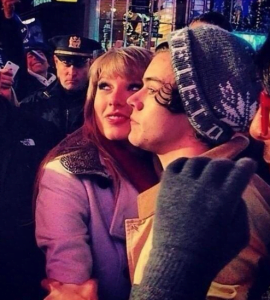 テイラースウィフト ハリースタイルズ