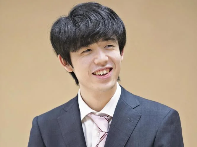 すべてのタイトル戦を戦う20歳！藤井聡太の経歴や年収を調査してみた
